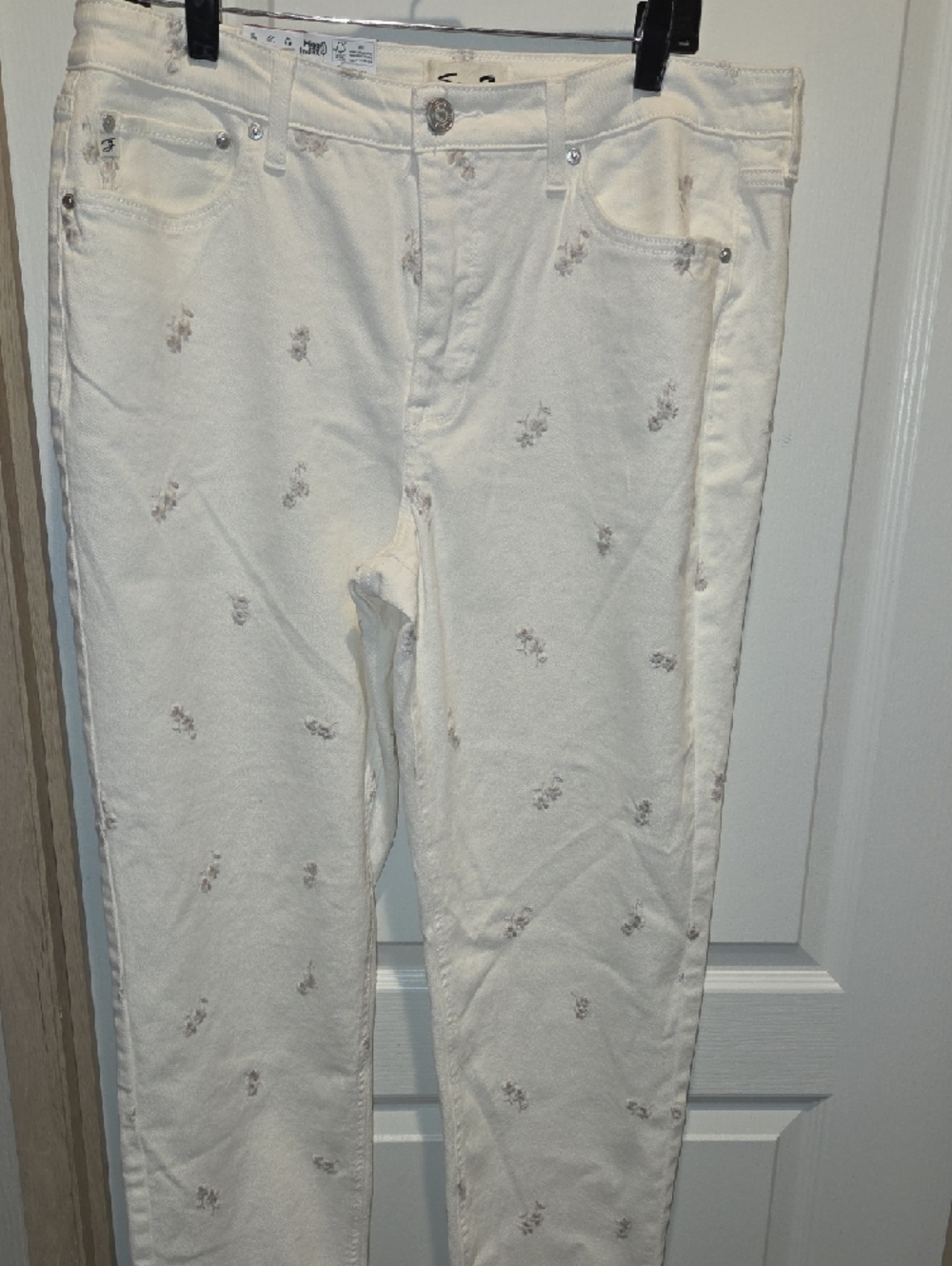 Seven7 Cream Straight Leg Jeans with Subtle Floral Embroidery - Picture 5 of 10